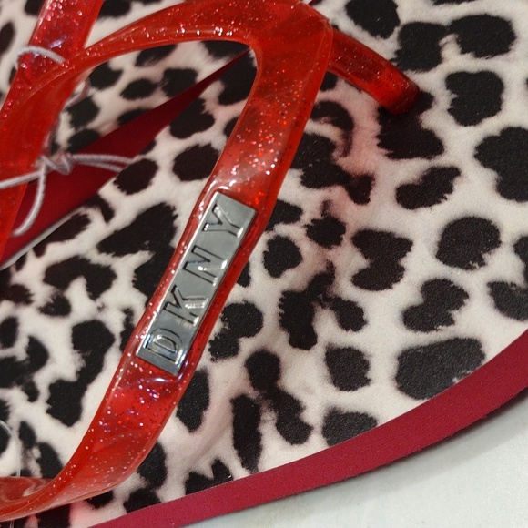 NWT DKNY Red and Animal Print Flip Flops - Picture 3 of 8